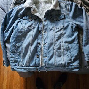 Men’s Denim Trucker Jacket – Classic Fit, Timeless Edge